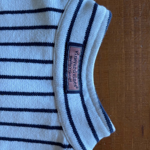 Vineyard Vines quarter zip pull over - Picture 3 of 3